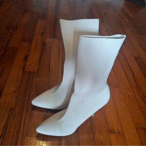 Liz Lange White Heeled Boots